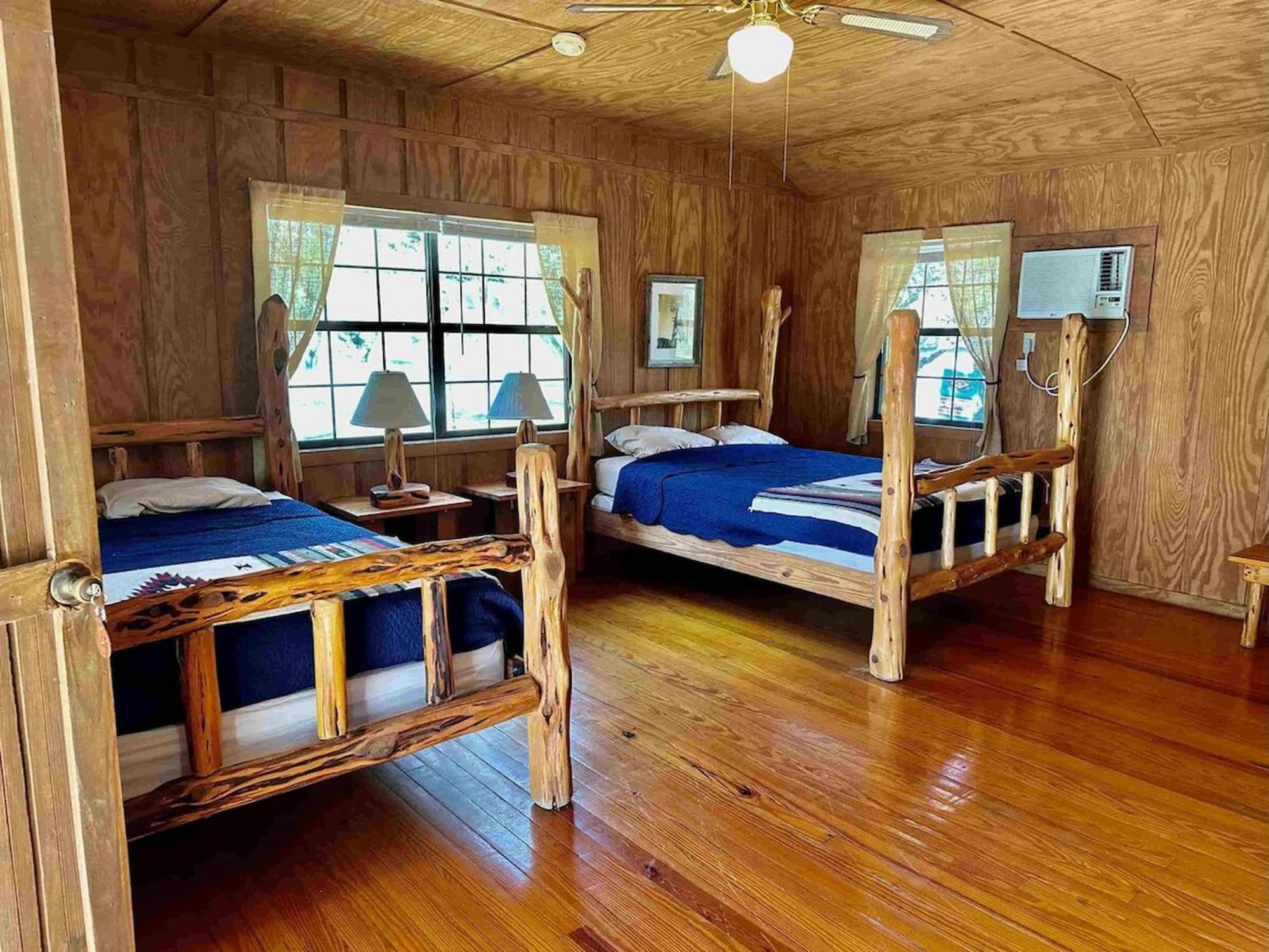 Crc Ranch Retreat Hotel Bandera Phòng bức ảnh